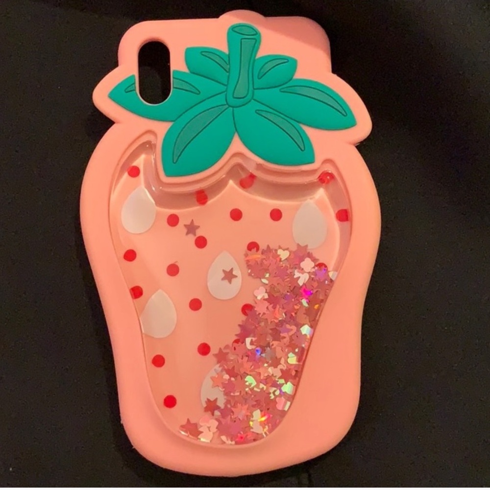 iPhone XS Max strawberry liquid case 😍🍓
